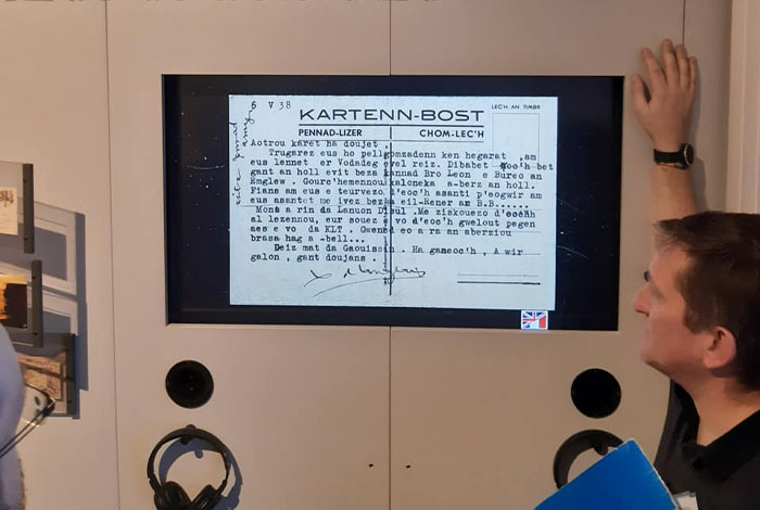 Les visites commentées en breton arrivent au Musée de la carte postale !